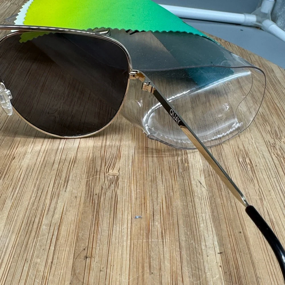 Quay‎ High Key Mini 126 Sunglasses Gold Polarized Display